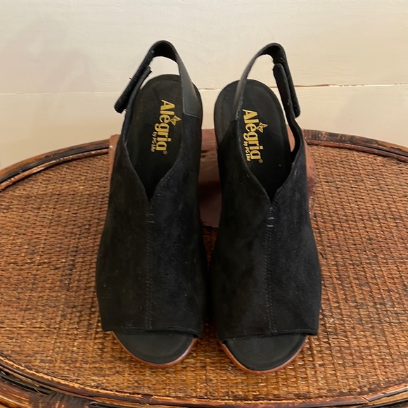New Alegria by PG Lite Rosie Black Vegan Suede Sandals, Size 40 - Picture 2 of 9